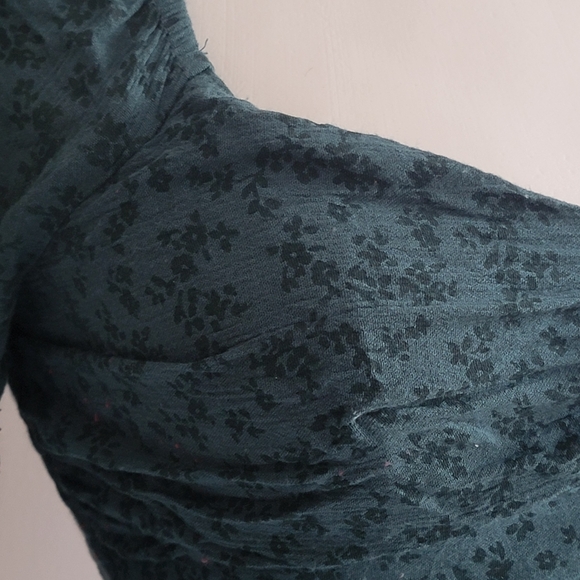 Hollister Jewel Green Ditsy Floral Ruched Long-Sleeve Tie-Front Top S Babydoll - Picture 3 of 9